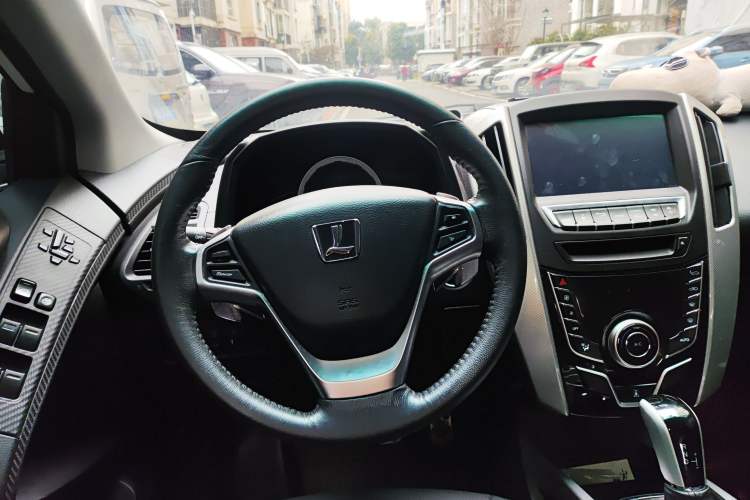 Used Luxgen U6 SUV 2015 2.0T ZhiZun Model
