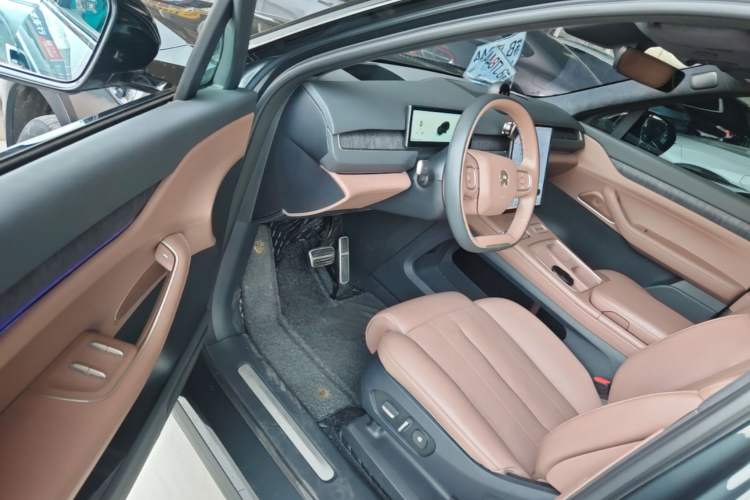 Used Nio ES8 2023 75 kWh Executive Edition Driver Seat