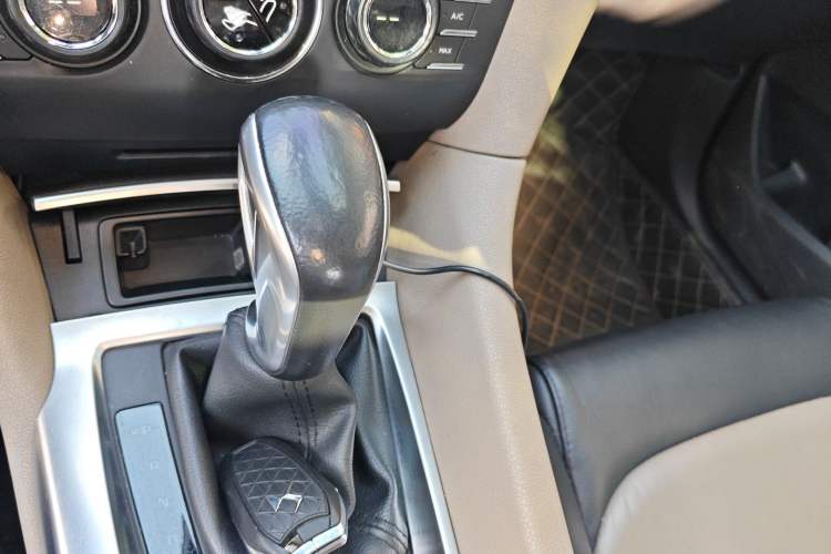 Used DS 6 2014 1.6T Luxury Edition THP160 Gear Lever