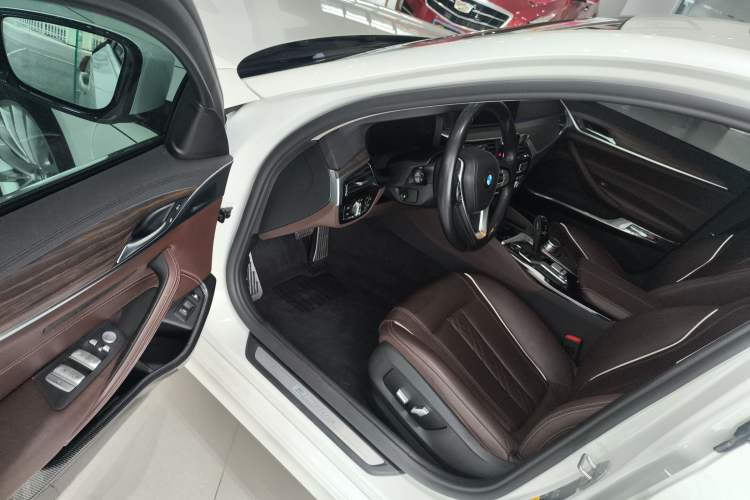 Used BMW 5 Series New Energy 2019 530Le Luxury Package Driver Seat