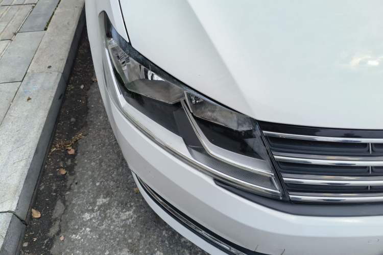 Used Volkswagen Lavida 2017 230TSI DSG Comfort Edition Right Front Headlight