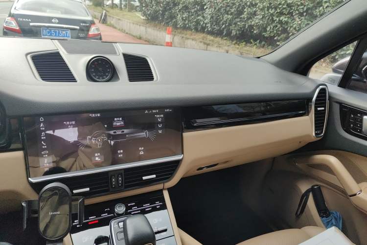 Used Porsche Cayenne 2018 Cayenne 3.0T Audio And AC Panel