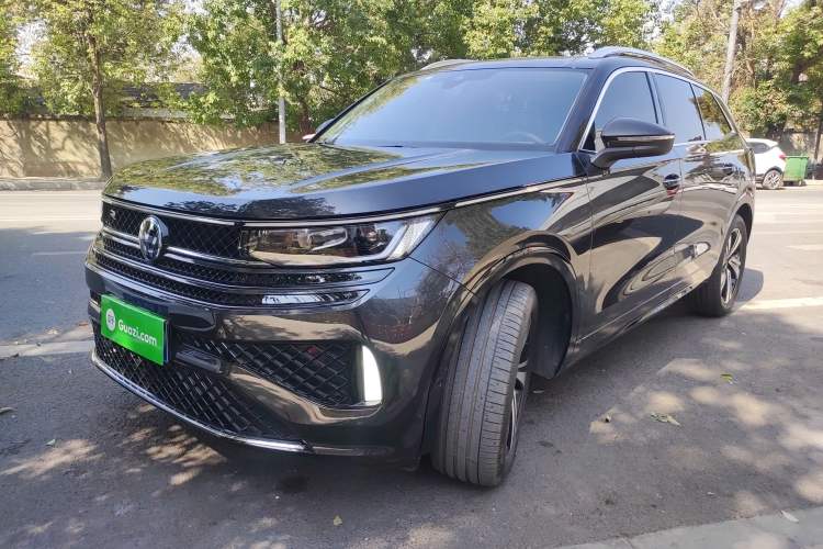 Used Volkswagen Tavendor 2024 Facelifted 380TSI All-Wheel Drive R-Line Cruise Premium Edition
