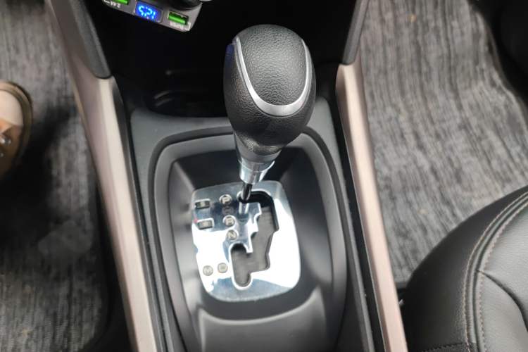 Used Peugeot 2008 2015 1.6THP Automatic Navigation Edition Gear Lever