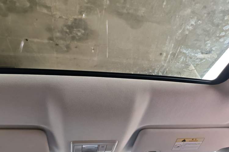 Used CHANGAN OSHAN X5 2021 1.6L CVT Luxury Model Headliner