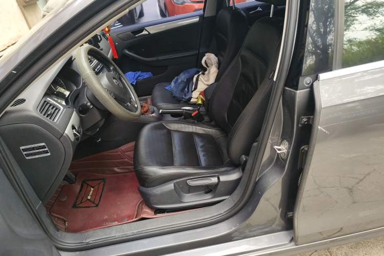 Used Volkswagen Sagitar 2012 1.4TSI Automatic Luxury Edition Left Front Seat