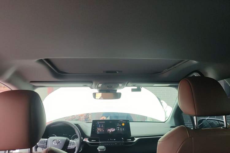 Used Toyota SIENNA 2026 Model 2.5L Dual-Engine Four-Wheel-Drive Premium Edition Headliner