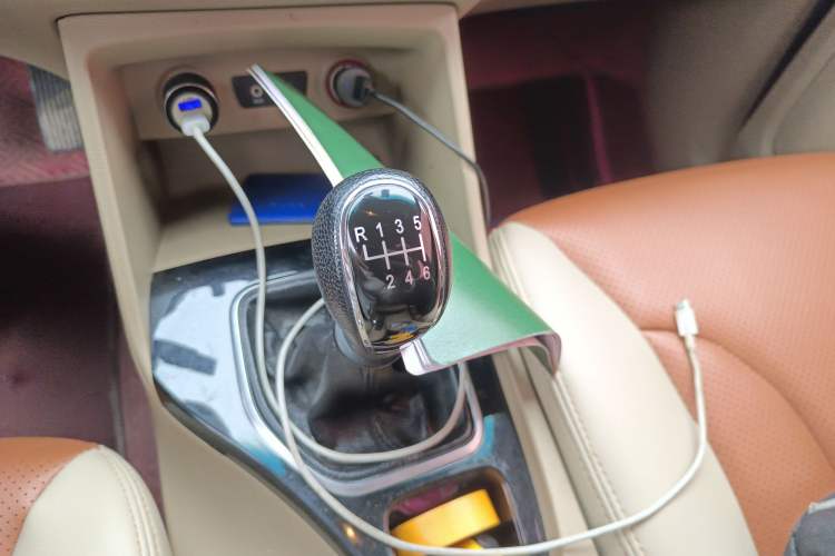 Used Baojun 730 2017 1.5T Manual Fashion Version 7 Seats China V Emission Standard Gear Lever