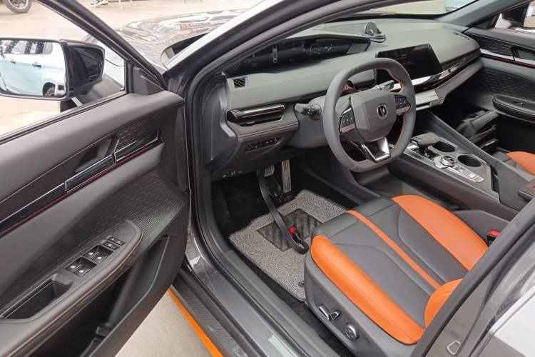 Used CHANGAN UNI-V 2024 1.5T Prestige Sport Edition
