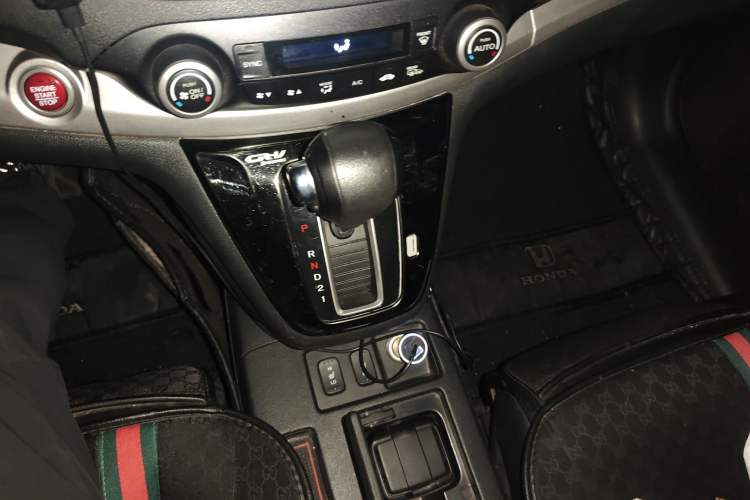 Used Honda CR-V 2013 2.4L four-wheel drive luxury version Gear Lever