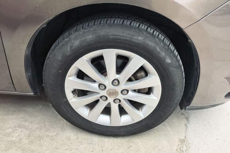 Used Buick GL8 2015 2.4L Luxury Business Premium Edition Right Front Wheel Hub