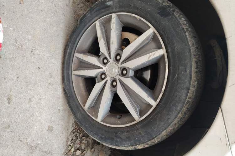 Used CHANGAN Eado 2014 1.6L Manual Luxury Model Right Front Wheel Hub