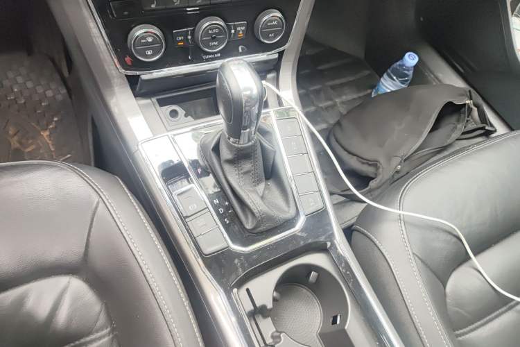 Used Volkswagen Passat 2016 330TSI DSG Luxury Edition Gear Lever