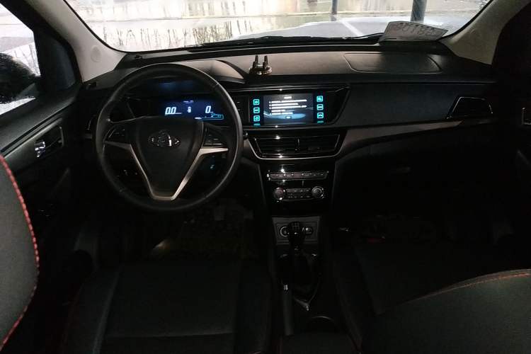 Used CHANGAN KAICHENG Oushang A600 2016 1.5L Manual Luxury 7-Seater Center Console