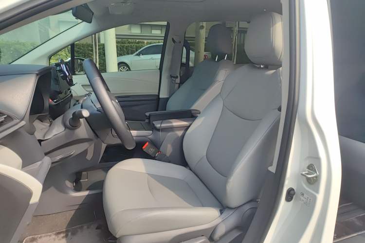 Used Toyota Granvia 2024 2.5L Hybrid Comfort Edition