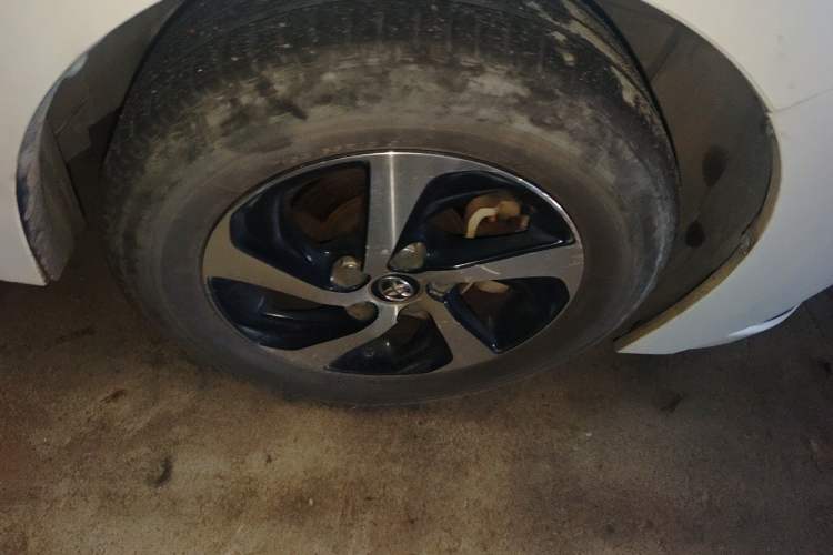 Used Toyota Levin 2017 Revised Dual-Engine 1.8H GS E-CVT Elite Sunroof Version China V Standard Right Front Wheel Hub