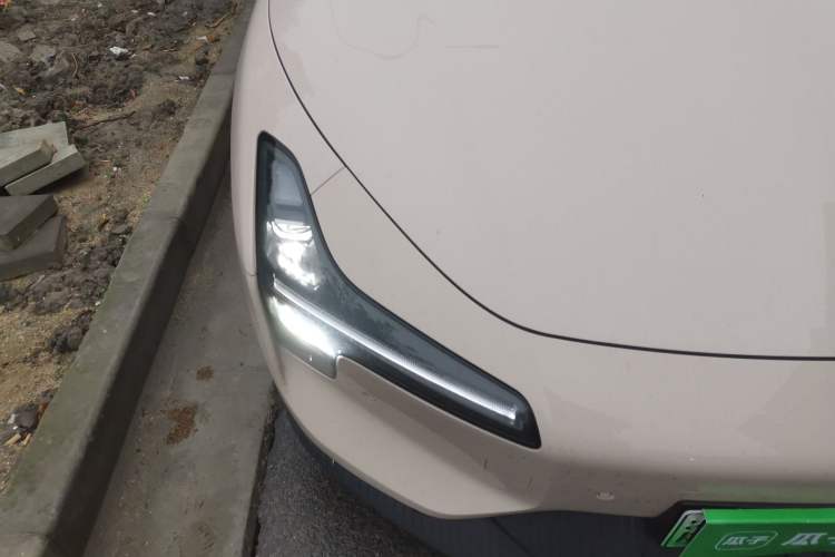 Used XPeng MONA M03 2024 620 with Ultra-Long Range Right Front Headlight