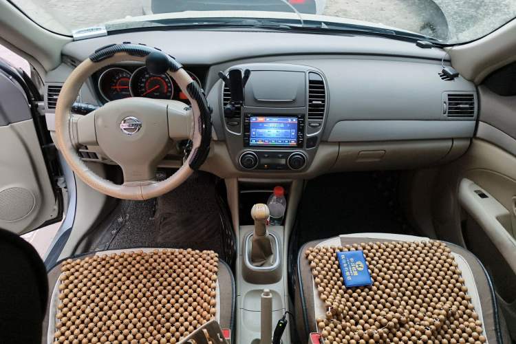 Used Nissan Sylphy 2012 Classic 1.6XE Manual Comfort Edition Center Console