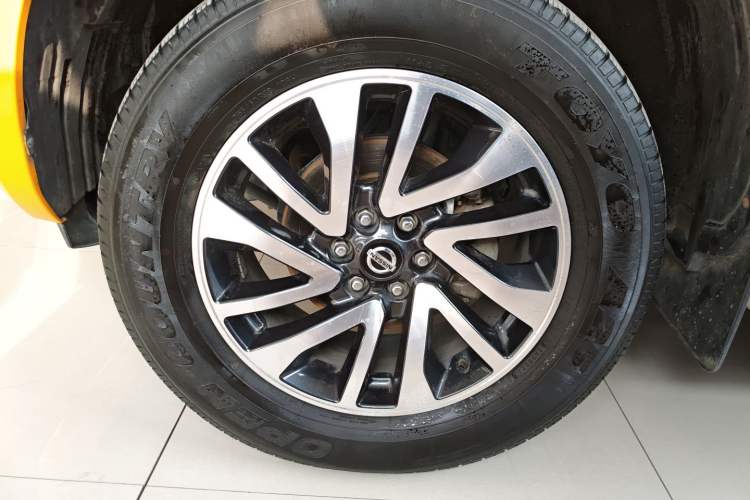 Used Nissan Navara 2021 2.5L Automatic 4x4 Premium Version QR25 Exterior 4