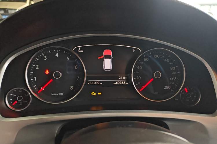 Used Volkswagen Touareg 2014 3.0 TSI New Edition Instrument Cluster