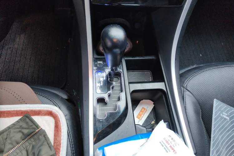 Used Hyundai Sonata 2014 2.4L Automatic Luxury Version China V Standard Gear Lever