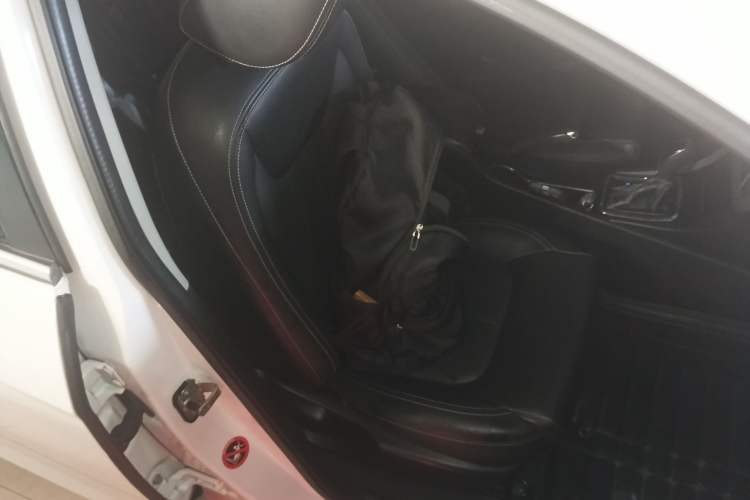 Used Geely Auto Emgrand 2016 Sedan 1.5L CVT Upward Version
