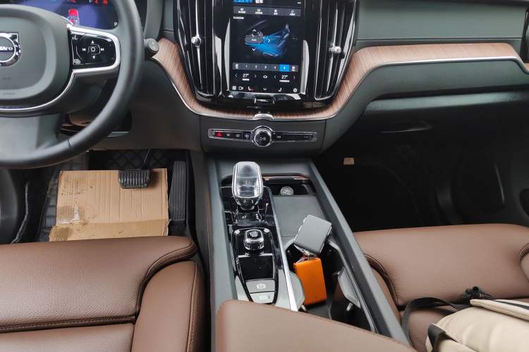 Used Volvo XC60 2025 B5 Four-Wheel Drive Smart & Advanced Luxury Edition