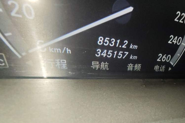 Used Mercedes-Benz S-Class 2011 S 350 L CGI Odometer Close Up