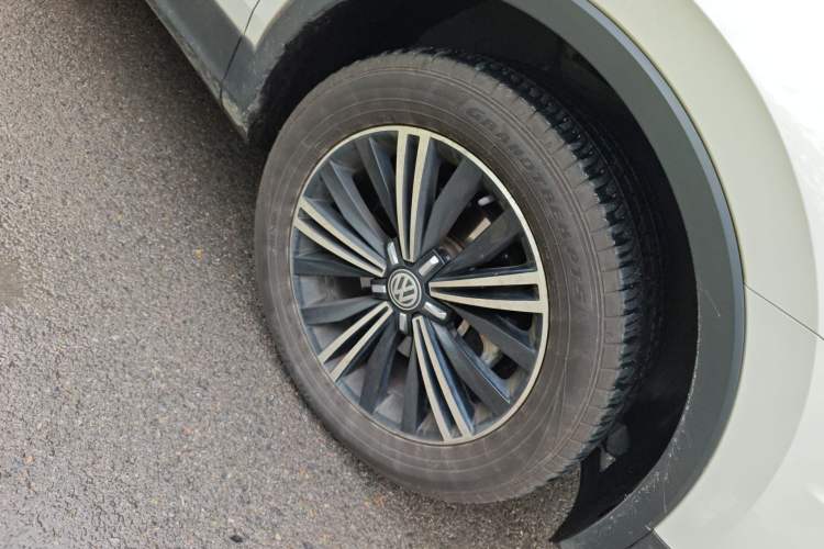 Used Volkswagen Tiguan L 2018 Revised Version 330TSI Automatic Two-Wheel Drive Comfort Edition