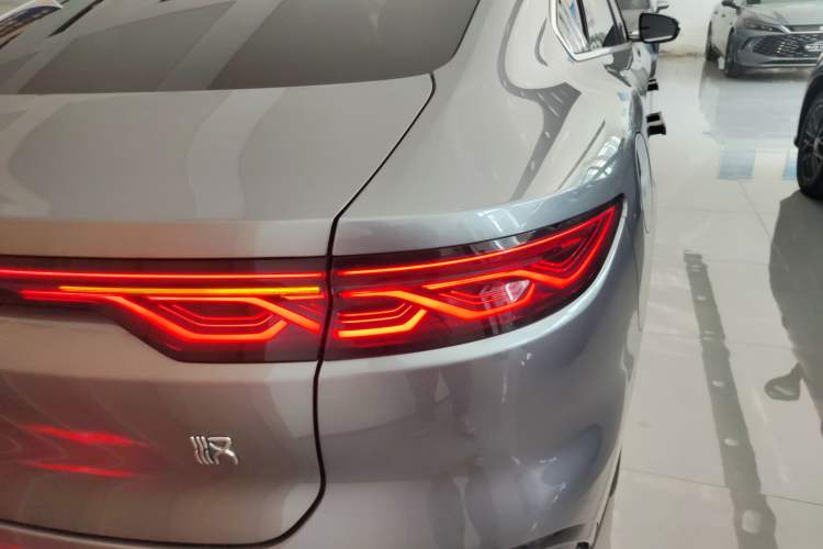 Used BYD Han 2024 EV Glory Edition 605KM Front-Wheel-Drive Premium Model
