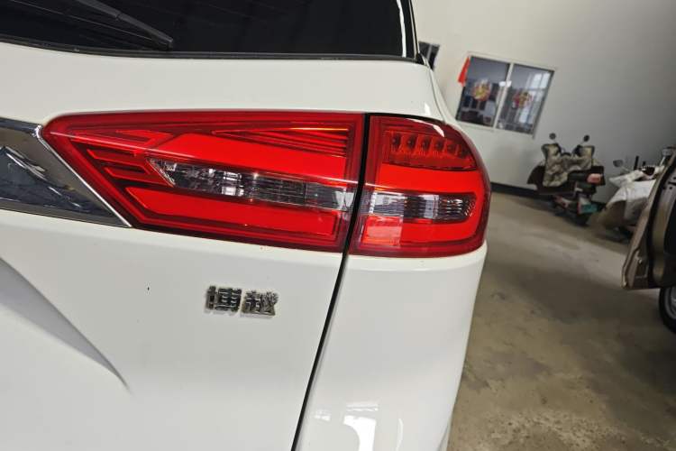 Used Geely Auto Emgrand X7 Sport 2016 1.8TD Automatic All-Wheel Drive Smart Version
