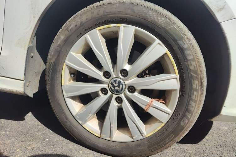 Used Volkswagen Sagitar 2015 230TSI Manual Comfort Version
