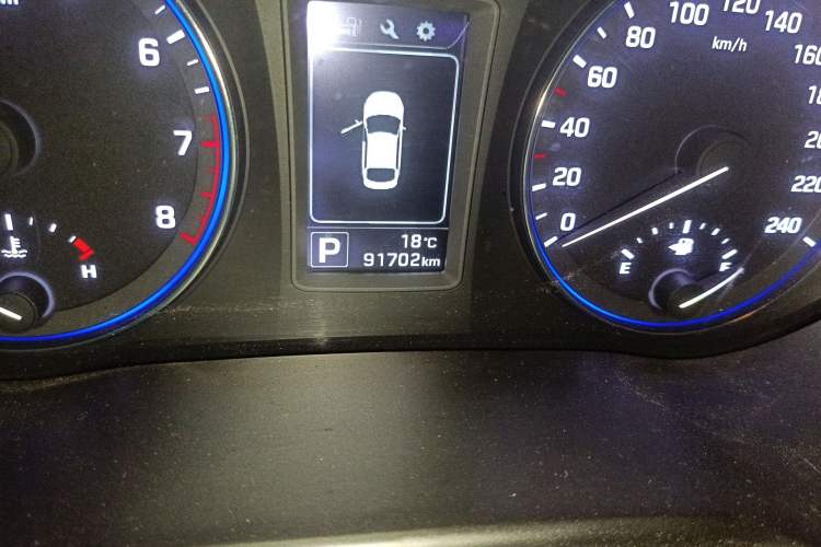 Used Hyundai Mistra 2014 1.8L Automatic Smart GLS Odometer Close Up