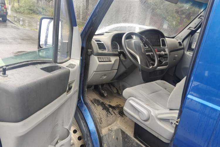 Used Iveco Power Daily 2017 2.5T Deluxe A37 High-Roof 6-7 Seater Bus 47Z5
