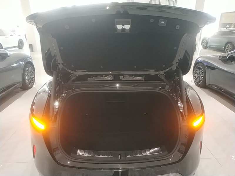Used Avatr 11 2025 Max All-Electric Four-Wheel Drive — 18