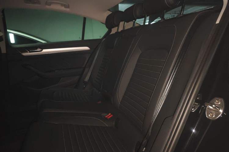 Used Volkswagen Magotan 2023 2 Million Units Limited-Edition 280TSI DSG Comfort Version Left Rear Seat