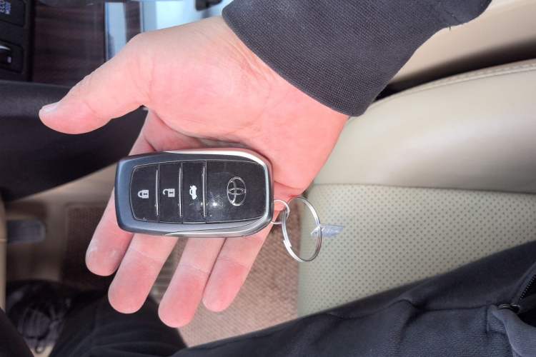 Used Toyota Camry 2015 Dual-Engine 2.5 HG Luxury Navigation Edition Vehicle Key