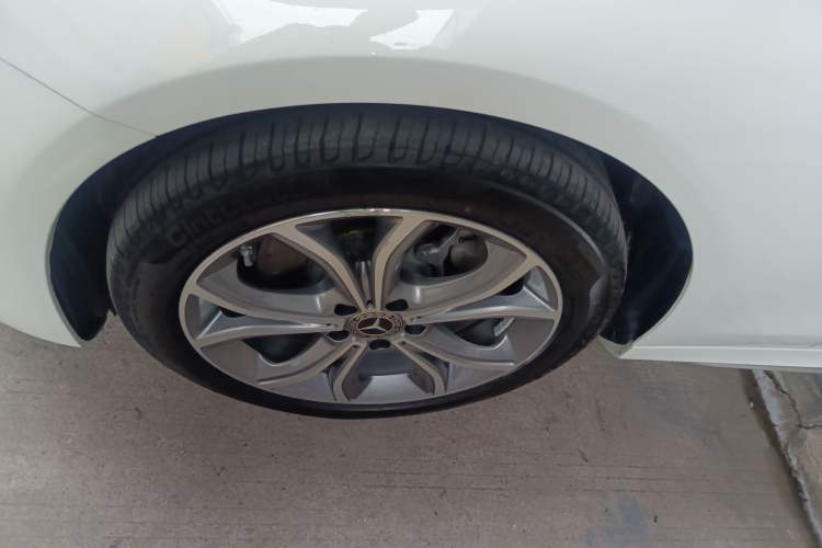 Used Mercedes-Benz E-Class 2023 Restyled E 300 L Sporty and Stylish Edition Left Front Wheel Hub