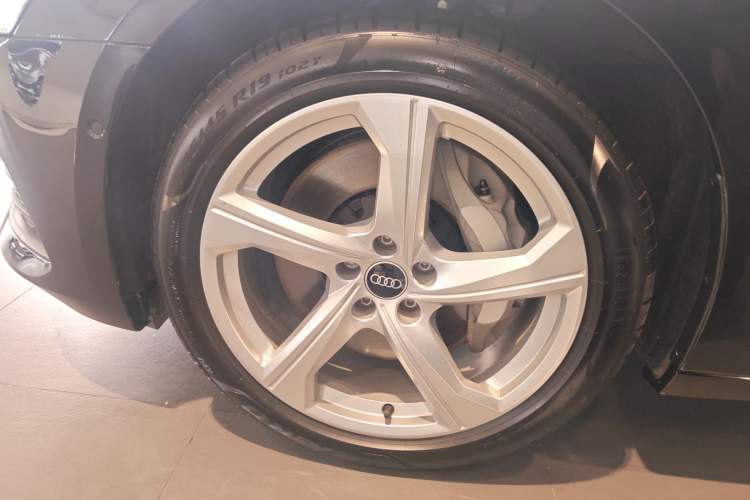 Used Audi A6L 2022 55 TFSI quattro Prestige Elegant Edition Left Front Wheel Hub