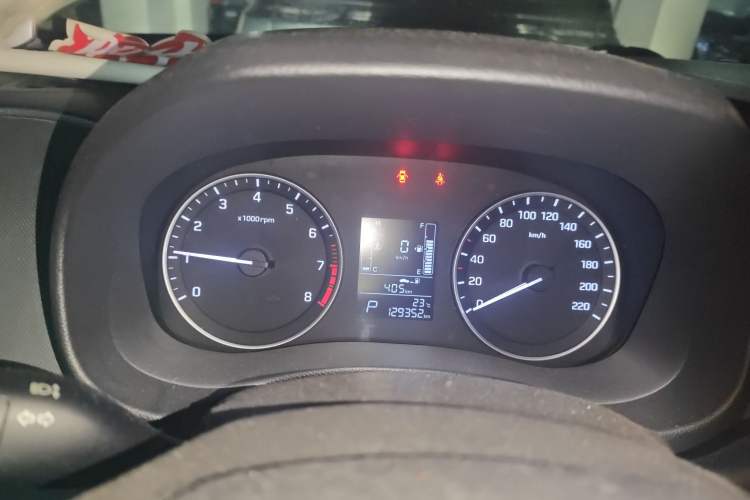 Used Hyundai ix25 2015 1.6L Automatic Two-Wheel-Drive Deluxe DLX Model