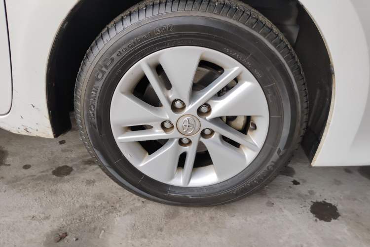 Used Toyota Corolla 2014 1.6L CVT GL-i Right Front Wheel Hub