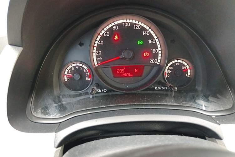 Used Volkswagen up! 2015 1.0L move up! Odometer Close Up