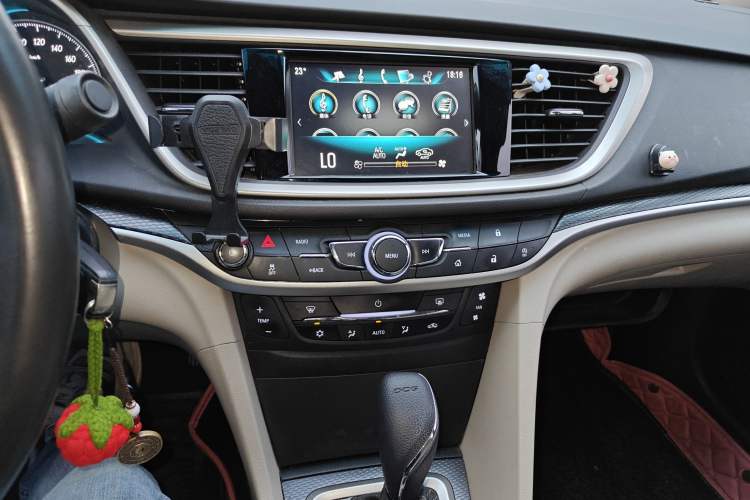 Used Buick GT 2019 15T Dual-Clutch Connected Elite Model China VI Audio And AC Panel