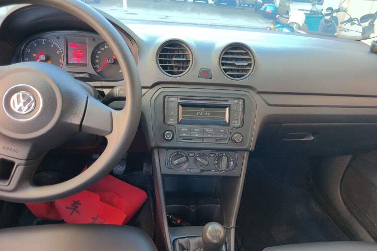 Used Volkswagen Jetta 2015 Zhuihui Edition 1.4L Manual Fashion Model
