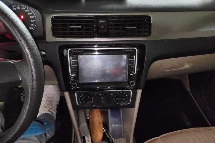 Used Volkswagen Santana 2013 1.4L Manual Comfort Edition
