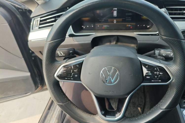 Used Volkswagen Magotan 2023 2 Million Units Limited Edition 330TSI DSG Leading Version
