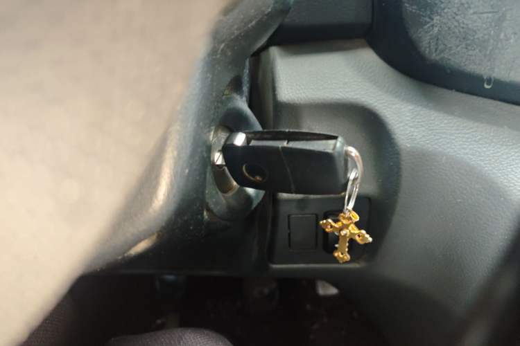 Used Nissan NV200 2012 1.6L 232 Seats Luxury Version
