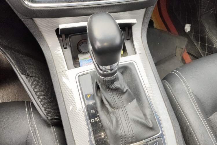 Used Roewe RX5 2018 20T Two-Wheel Drive Automatic Internet Smart Edition