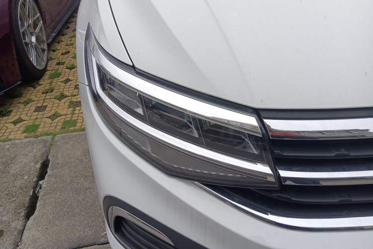 Used Volkswagen Bora 2026 200TSI DSG Yuexing Navigation Edition Right Front Headlight