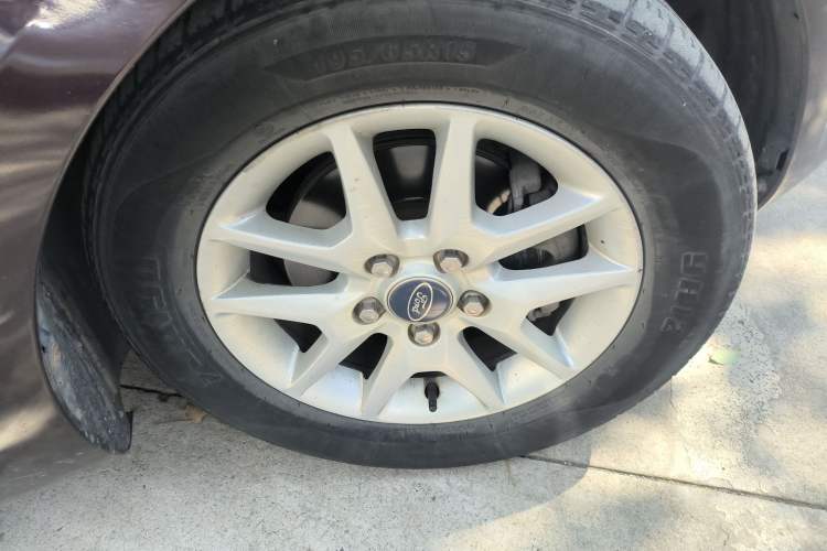 Used Ford Focus 2011 Sedan 1.8L Manual Comfort Model
